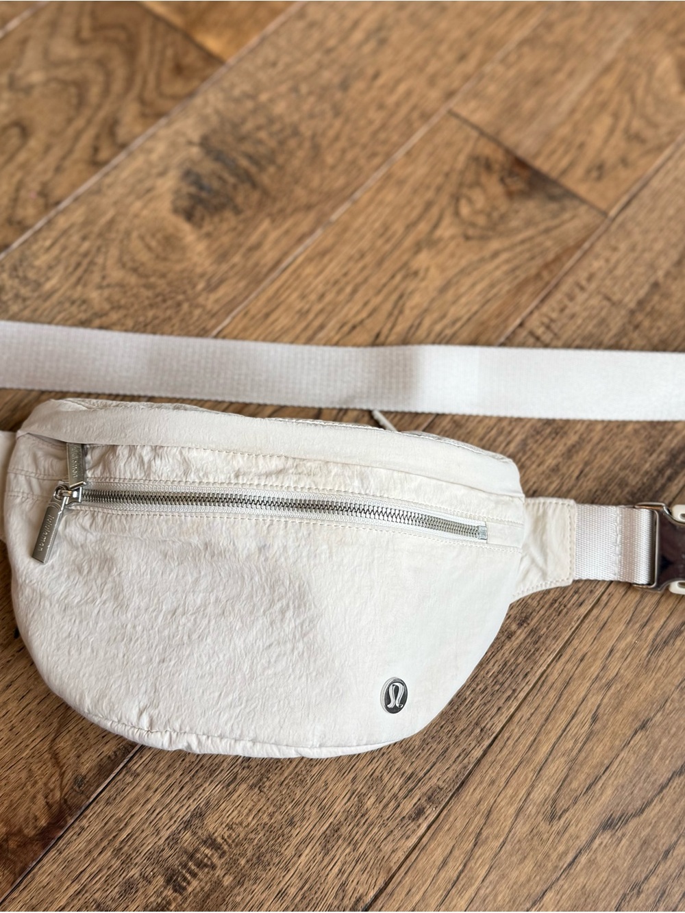 Lululemon athletica City Adventurer Belt Bag 2.5 L- cream Fanny Pack purse- EUC - Picture 2 of 7